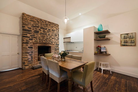 Jacob's Estate Cottage - Kawana Tourism 2