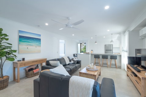 Munna Beach Apartments - Kawana Tourism 1