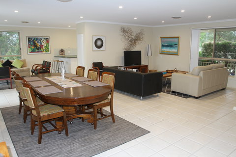 Nambucca Beach House - Kawana Tourism 2