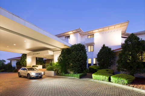 Ramada By Wyndham Diplomat Canberra - Kawana Tourism 0