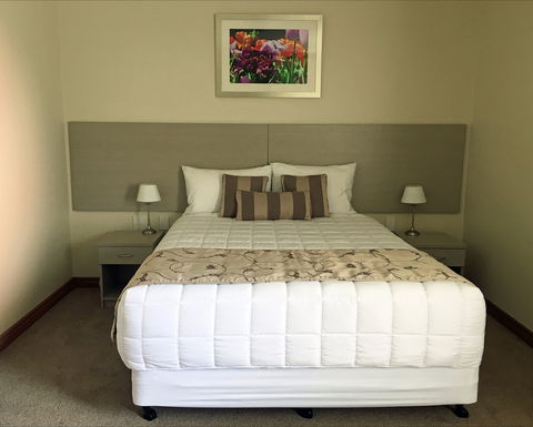Silver Sands Resort - Kawana Tourism 1