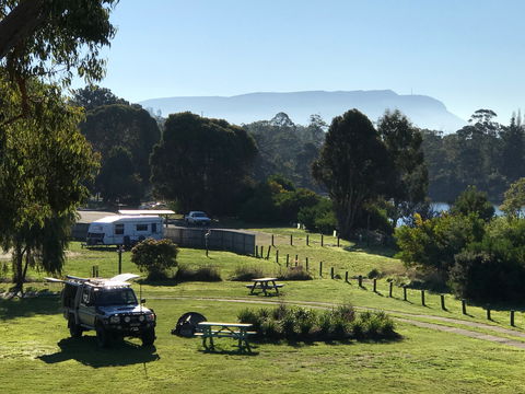 Snug Beach Cabin And Caravan Park - Kawana Tourism 0