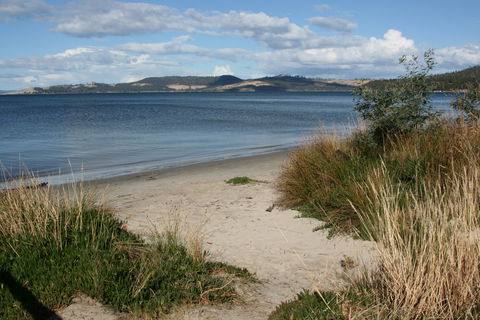 Snug Beach Cabin And Caravan Park - Kawana Tourism 1