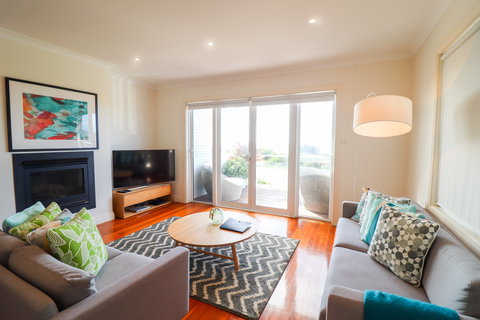 Sunrise Shores - Kawana Tourism 1