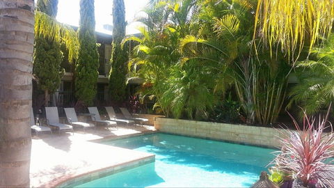 Swan Valley Oasis Resort - Kawana Tourism 1