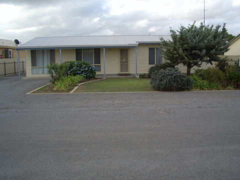 Yandra Beach House - Kawana Tourism 0