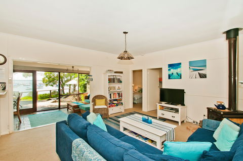 Bay Cottage - Kawana Tourism 0