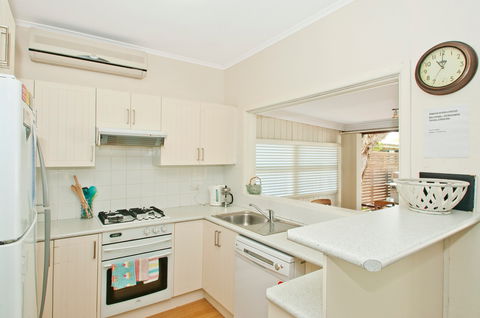 Bay Cottage - Kawana Tourism 1