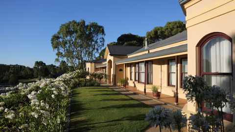 Brice Hill Country Lodge - Kawana Tourism 1