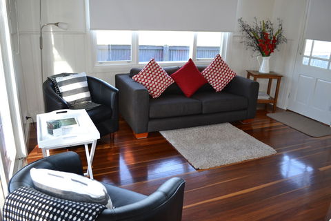 Calgary Accommodation & Killara Accommodation - Kawana Tourism 2