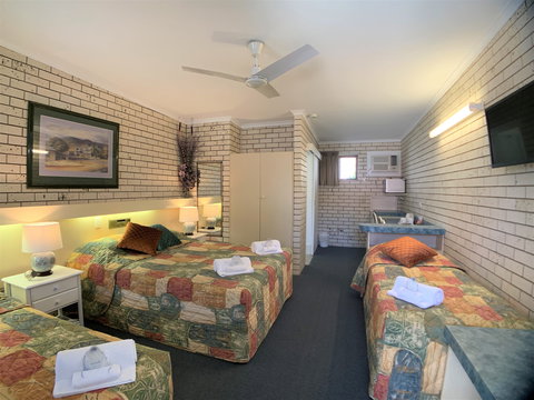Cara Motel - Kawana Tourism 1