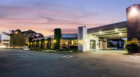 Commodore On The Park - Kawana Tourism 0