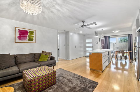 Limestone Coast Apartments - Kawana Tourism 2