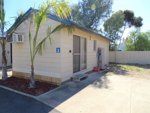 Moonta Bay Cabins - Cabin 2 - Kawana Tourism 0