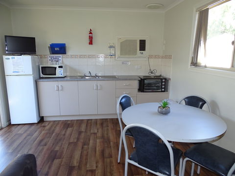 Moonta Bay Cabins - Cabin 2 - Kawana Tourism 1