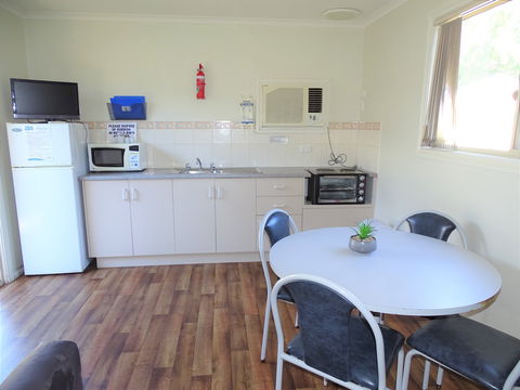 Moonta Bay Cabins - Cabin 3 - Kawana Tourism 1