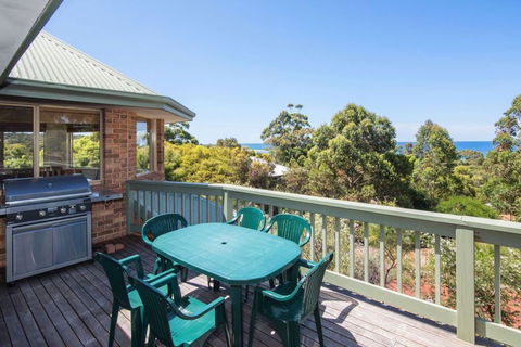 Ocean House - Kawana Tourism 1