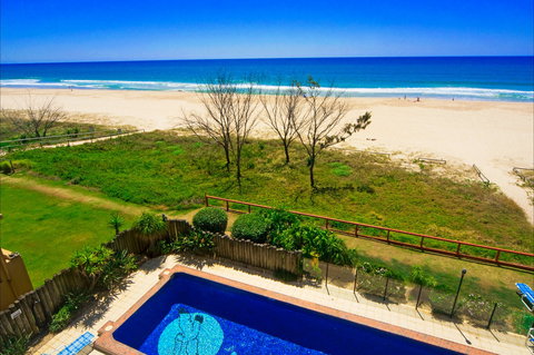 Pelican Sands Beach Resort - Kawana Tourism 0