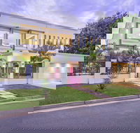 Riviera Waters Broadbeach - Vogue Holiday Homes - Kawana Tourism