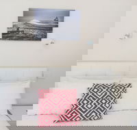 Springtide Studio Apartments - Kawana Tourism