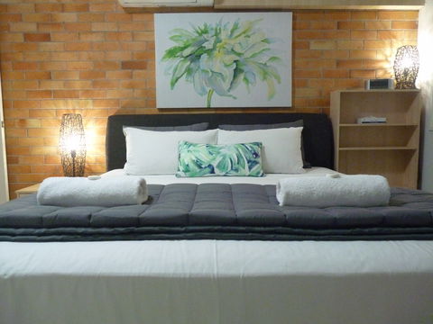 Sunseeker Motel - Kawana Tourism 0