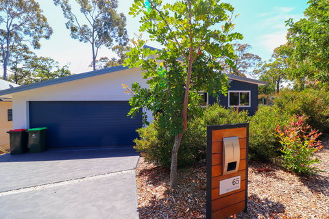 Sunset On Lake Point - Kawana Tourism 0
