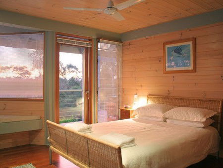 Bombah Point Eco Cottages - Kawana Tourism 1