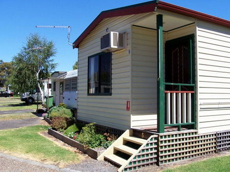 Leongatha Apex Caravan Park - Kawana Tourism 0