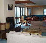 Trackers Mountain Lodge - Kawana Tourism