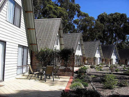 A Line Holiday Village - Kawana Tourism 1