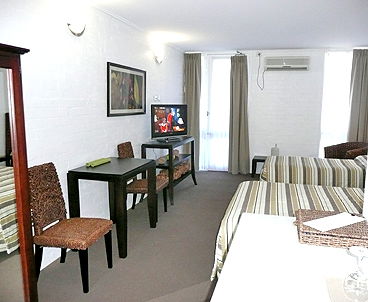 Mallacoota Hotel Motel - Kawana Tourism 2