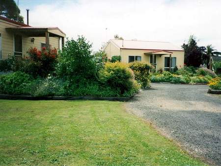Stanbyrne Bed & Breakfast - Kawana Tourism 1