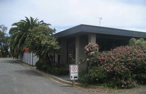 Boat Ramp Motel - Kawana Tourism 0