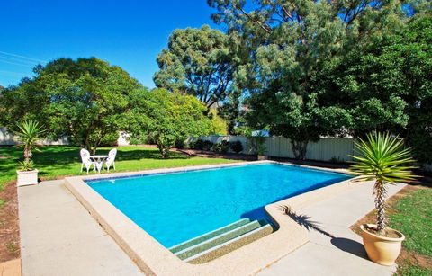 Wattle Motel - Kawana Tourism 0