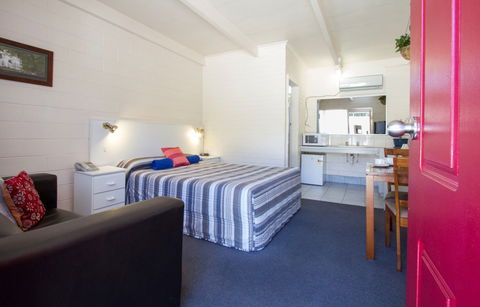 Wattle Motel - Kawana Tourism 1