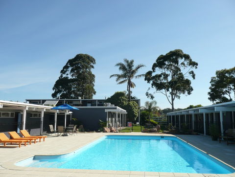 Mallacoota Hotel Motel - Kawana Tourism 5