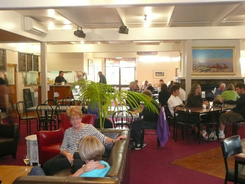 Mallacoota Hotel Motel - Kawana Tourism 6