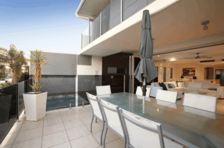 Alex Beach House - Kawana Tourism 1