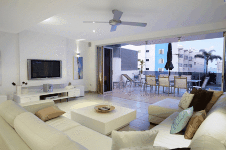 Alex Beach House - Kawana Tourism 2