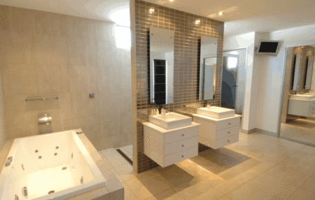 Alex Beach House - Kawana Tourism 4