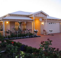 Sussex on Willis Cove Bed and Breakfast - Kawana Tourism