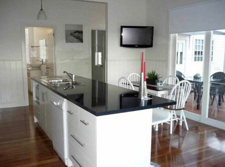 Calgary House & Cottage Accommodation - Kawana Tourism 2
