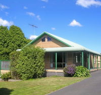Black Dolphin Seaside Cottage - Kawana Tourism