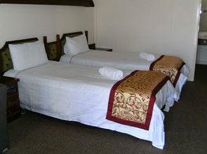 Molly Morgan Motor Inn - Kawana Tourism 3