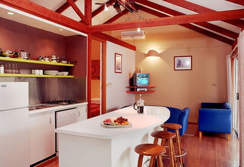 Arbour Cottage - Kawana Tourism 0