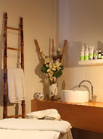 Indulge Spa Retreat - Kawana Tourism 1