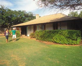 Russ Cottage - Kawana Tourism 0