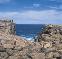 The Gap and Natural Bridge - Kawana Tourism