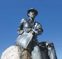 Paddy Hannans Statue - Kawana Tourism