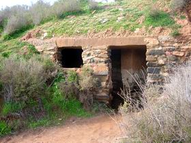 Miners Dugouts - Kawana Tourism 0